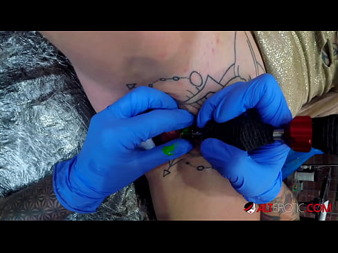 ❤️ Sully Savage-k izugarri tatuatu zuen klitorian tatuaje bat egin zuen ❤❌ Azal bideoa gurean eu.bsglass.ru ☑